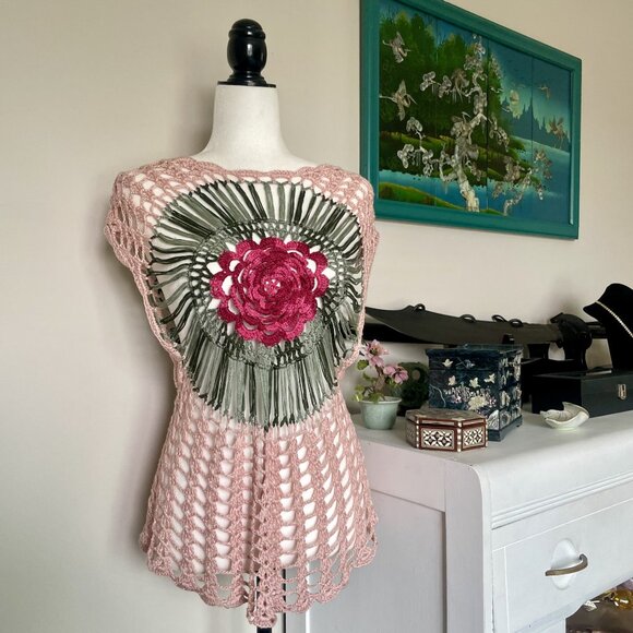 💚 SOLD 💚 70s Blush Afghan Rose Crochet Top - Picture 3 of 4
